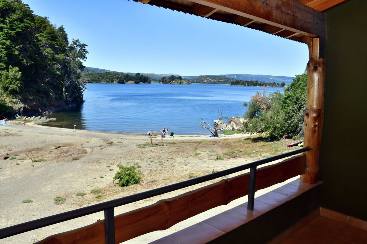 Duplex a orilla del lago - Bahía Rosedal - Apart Hotel de Montaña | Villa Pehuenia - Patagonia - Argentina